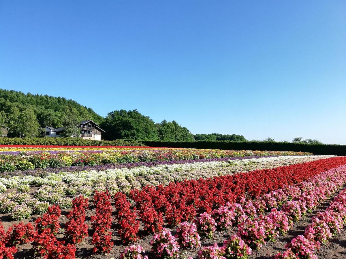 Hotel Hanafuji Inn Nakafurano Екстер'єр фото