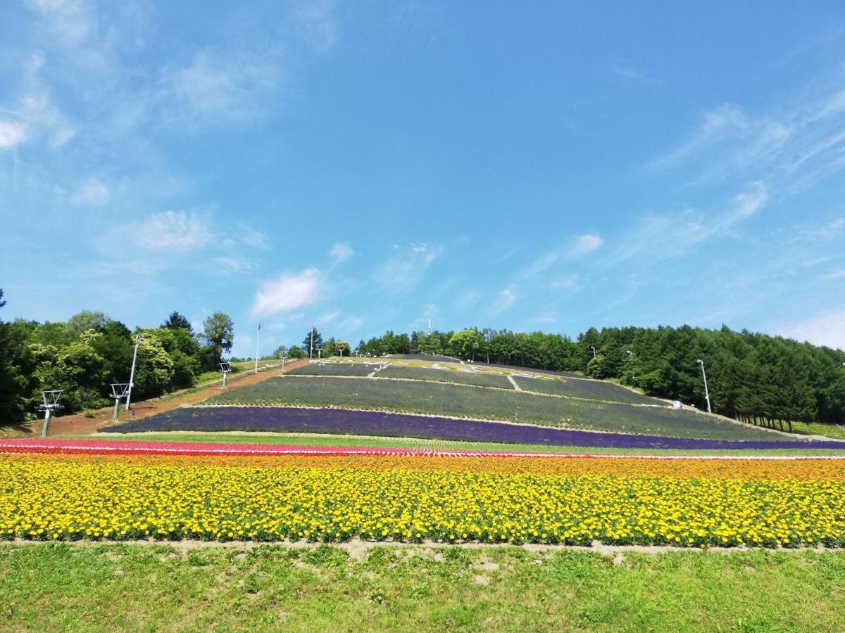 Hotel Hanafuji Inn Nakafurano Екстер'єр фото
