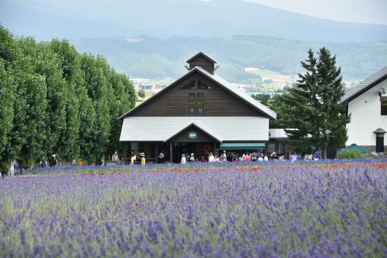 Hotel Hanafuji Inn Nakafurano Екстер'єр фото